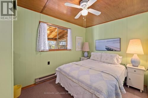 279 Weslemkoon Lake, Addington Highlands, ON - Indoor Photo Showing Bedroom