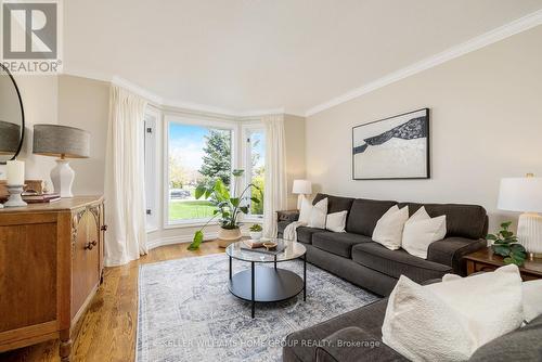 2 Falcon Circle, Guelph, ON - Indoor Photo Showing Living Room
