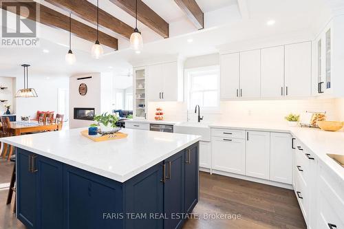 185718 Grey County Road 9, Southgate, ON - Indoor Photo Showing Kitchen With Upgraded Kitchen