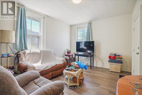 85 Kent Street N, Norfolk, ON - Indoor Photo Showing Living Room