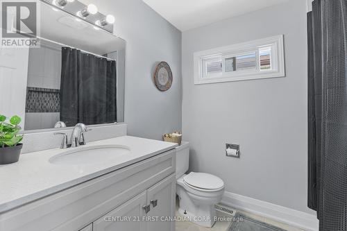 35 Chancton Crescent, London, ON - Indoor Photo Showing Kitchen