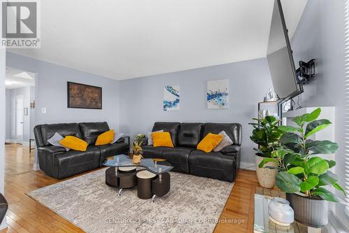 35 Chancton Crescent, London, ON - Indoor Photo Showing Living Room