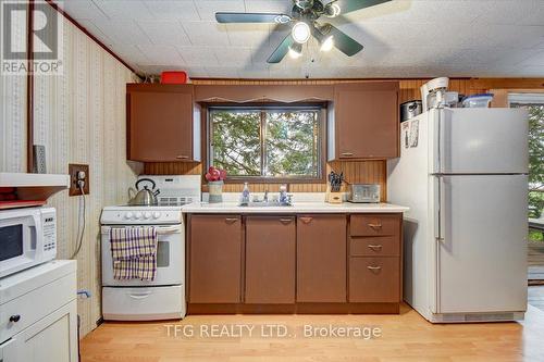 1097 Corylus Lane, Dysart Et Al, ON - Indoor Photo Showing Kitchen