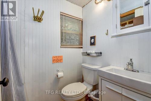 1097 Corylus Lane, Dysart Et Al, ON - Indoor Photo Showing Bathroom