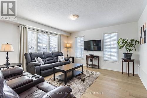 422 Schreyer Crescent, Milton, ON - Indoor Photo Showing Living Room