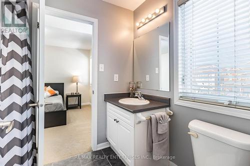 422 Schreyer Crescent, Milton, ON - Indoor Photo Showing Bathroom