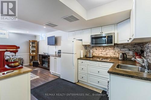 422 Schreyer Crescent, Milton, ON - Indoor Photo Showing Kitchen