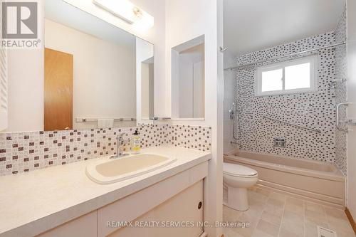 15 Pine Tree Crescent, Brampton, ON - Indoor Photo Showing Bathroom