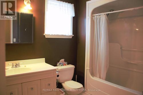 251 Jennings Crescent, Oakville, ON - Indoor Photo Showing Bathroom