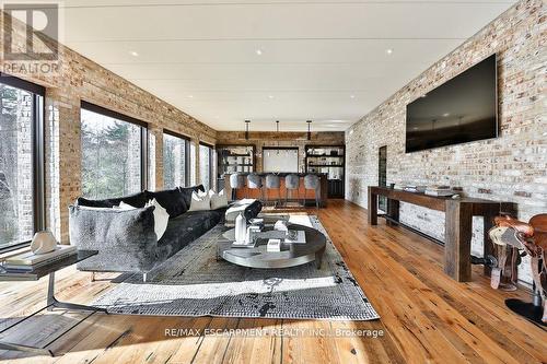 1300 Oak Lane, Mississauga, ON - Indoor Photo Showing Living Room