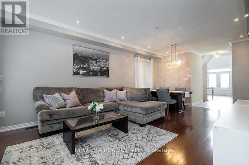 203 Holmes Crescent, Milton, ON - Indoor Photo Showing Living Room