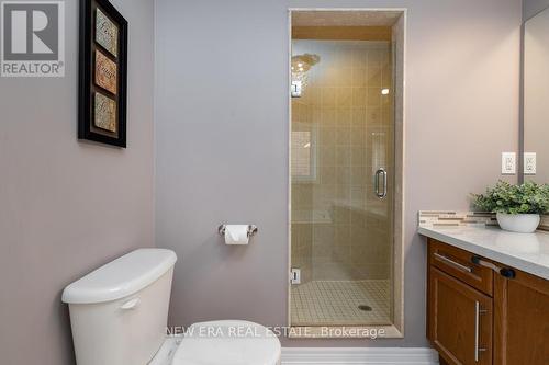 203 Holmes Crescent, Milton, ON - Indoor Photo Showing Bathroom