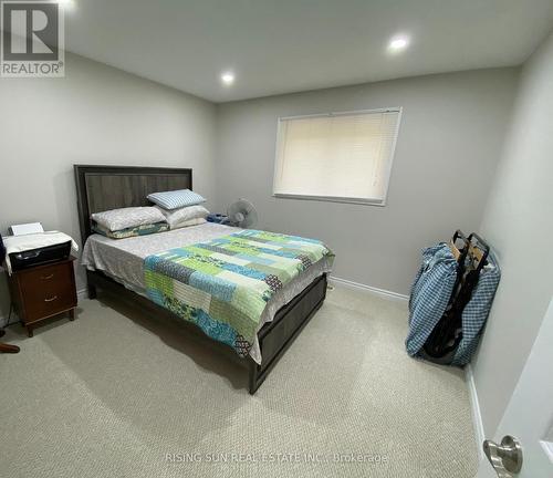 100 Rawling Crescent, Brampton, ON - Indoor Photo Showing Bedroom