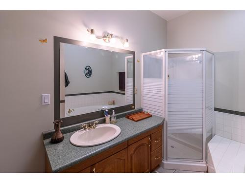 1283 Riondel Rd, Riondel, BC - Indoor Photo Showing Bathroom