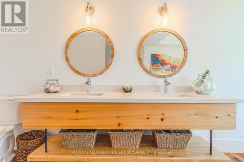 2072 Wilkinson Street, Innisfil, ON - Indoor Photo Showing Bathroom