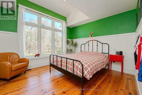 2072 Wilkinson Street, Innisfil, ON - Indoor Photo Showing Bedroom