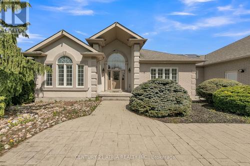4 Maplehyrn Avenue, East Gwillimbury, ON - Outdoor With Facade