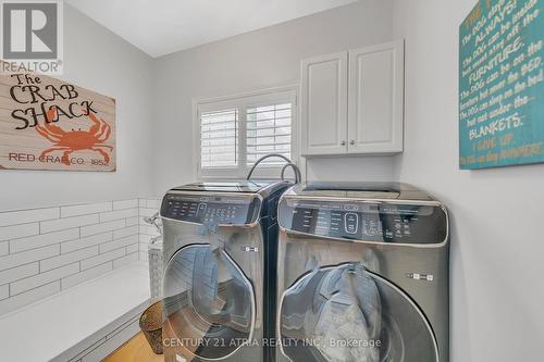 4 Maplehyrn Avenue, East Gwillimbury, ON - Indoor Photo Showing Laundry Room
