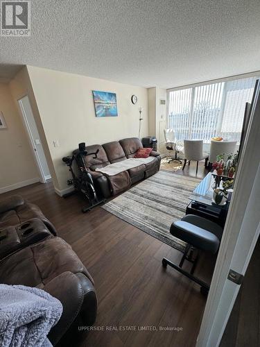 414 - 50 Disera Drive, Vaughan, ON - Indoor Photo Showing Living Room