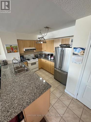 414 - 50 Disera Drive, Vaughan, ON - Indoor Photo Showing Kitchen With Double Sink
