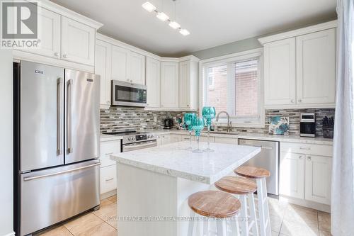 2190 Woodglen Crescent, Burlington, ON - Indoor Photo Showing Kitchen With Upgraded Kitchen