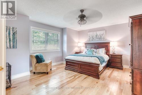 2190 Woodglen Crescent, Burlington, ON - Indoor Photo Showing Bedroom