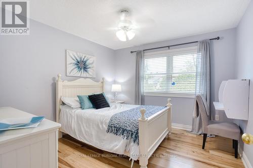 2190 Woodglen Crescent, Burlington, ON - Indoor Photo Showing Bedroom