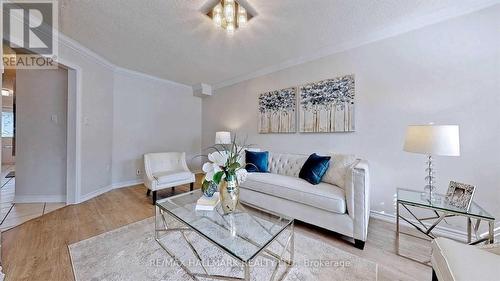 77 Silverdart Crescent, Richmond Hill, ON - Indoor Photo Showing Living Room