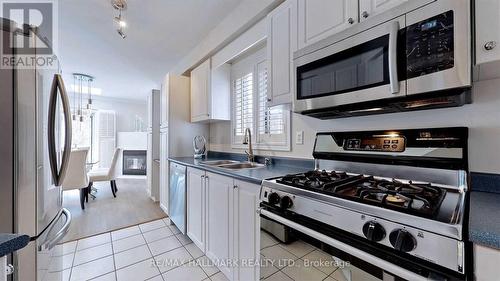 77 Silverdart Crescent, Richmond Hill, ON - Indoor Photo Showing Kitchen With Double Sink