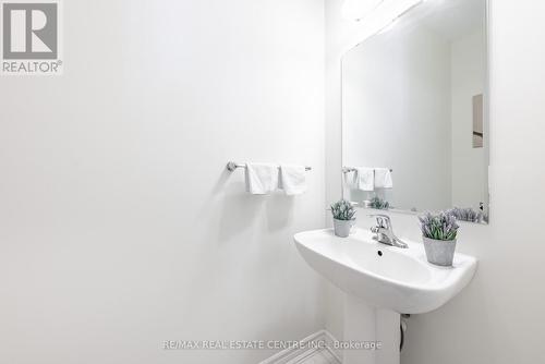 20 Growler Street, Brampton, ON - Indoor Photo Showing Bathroom