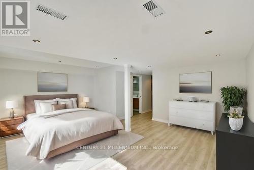 38 Admiral Drive, Wasaga Beach, ON - Indoor Photo Showing Bedroom