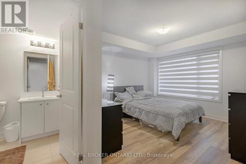 21 Magnolia Lane, Barrie, ON - Indoor Photo Showing Bedroom