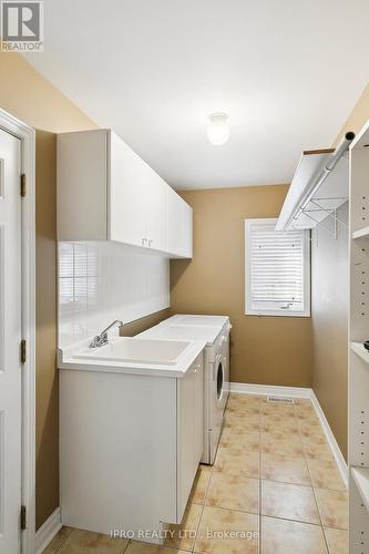 6829 Golden Hills Way, Mississauga, ON - Indoor Photo Showing Laundry Room