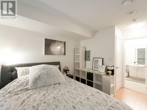1205 - 188 Doris Avenue, Toronto, ON - Indoor Photo Showing Bedroom
