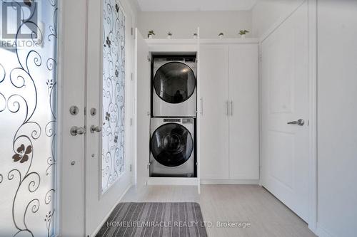 11 Pattulo Drive, Caledon, ON - Indoor Photo Showing Laundry Room