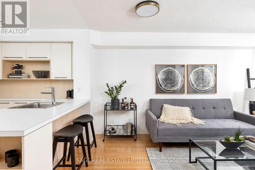 1308 - 25 Carlton Street, Toronto, ON - Indoor Photo Showing Living Room