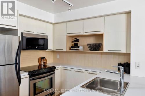 1308 - 25 Carlton Street, Toronto, ON - Indoor Photo Showing Kitchen