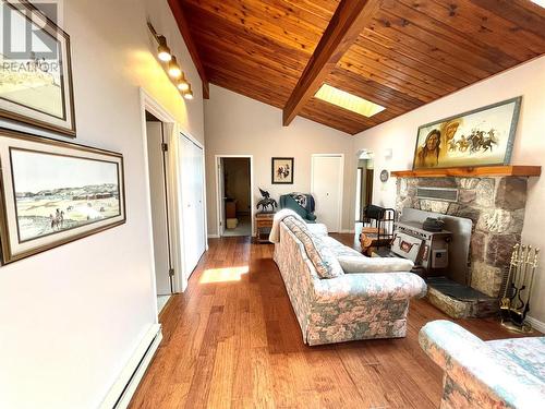 8965 Swanshore Road, Swansea Point, BC - Indoor Photo Showing Living Room With Fireplace