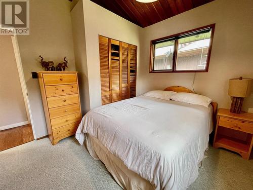 8965 Swanshore Road, Swansea Point, BC - Indoor Photo Showing Bedroom
