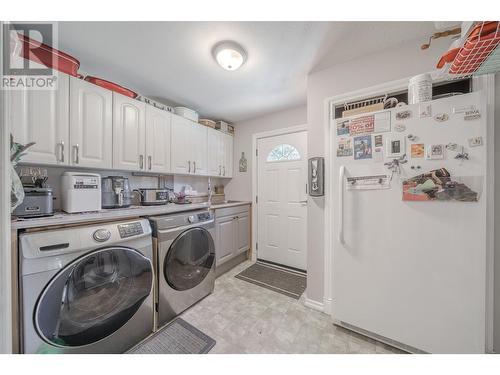 4875 Gloinnzun Drive, 108 Mile Ranch, BC - Indoor Photo Showing Laundry Room