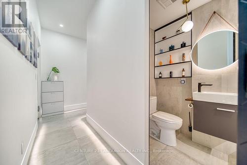 203 - 102 Bloor Street W, Toronto, ON - Indoor Photo Showing Bathroom