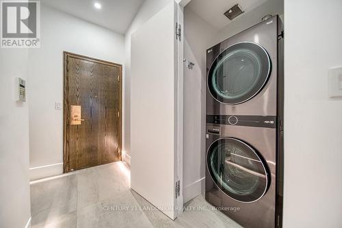 203 - 102 Bloor Street W, Toronto, ON - Indoor Photo Showing Laundry Room