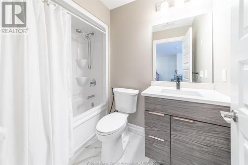 728 Brownstone Drive Unit# 409, Lakeshore, ON - Indoor Photo Showing Bathroom