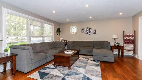 79 Kingfisher Crescent, Tiny, ON - Indoor Photo Showing Living Room