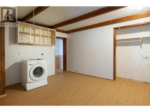 1538 Creighton Valley Road, Lumby, BC - Indoor Photo Showing Laundry Room