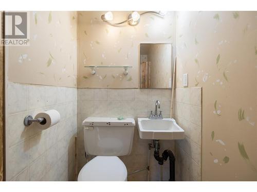 1538 Creighton Valley Road, Lumby, BC - Indoor Photo Showing Bathroom