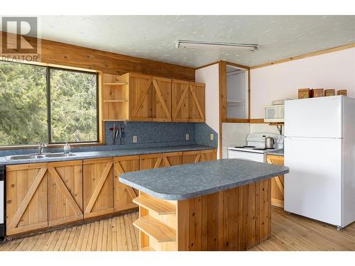 1538 Creighton Valley Road, Lumby, BC - Indoor Photo Showing Kitchen With Double Sink