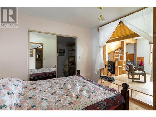 1538 Creighton Valley Road, Lumby, BC - Indoor Photo Showing Bedroom