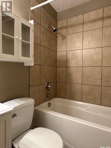 325 8Th Avenue W, Melville, SK - Indoor Photo Showing Bathroom