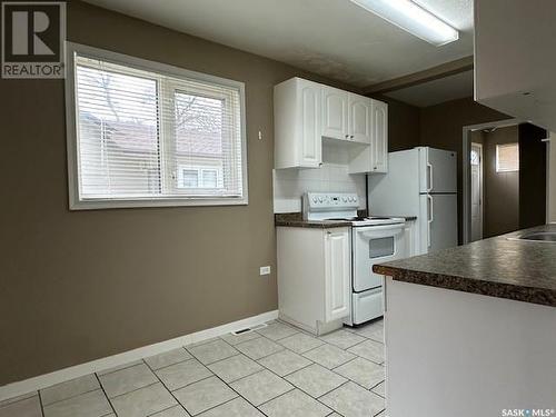 325 8Th Avenue W, Melville, SK - Indoor Photo Showing Kitchen